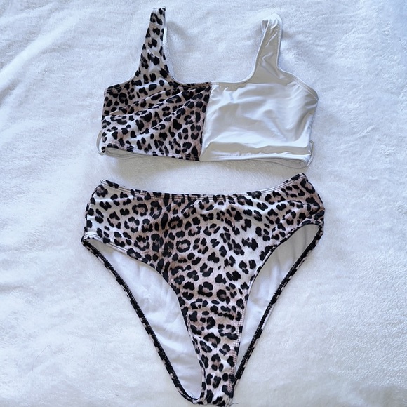 Bikinis - Picture 6 of 9